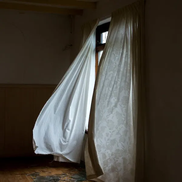 Quem inventou as cortinas
