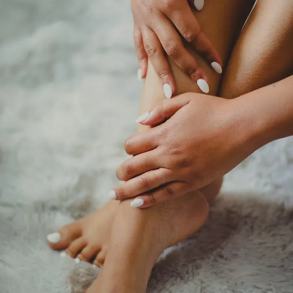 pés e mãos inchadas